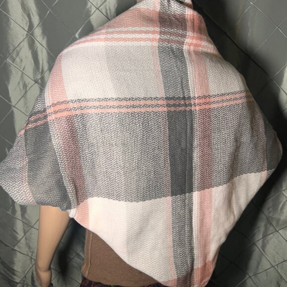 Threads 4 Thought Pink‎ Gray White Gingham Plaid Buffalo Wrap Shaw RN# 136314 - Picture 4 of 5